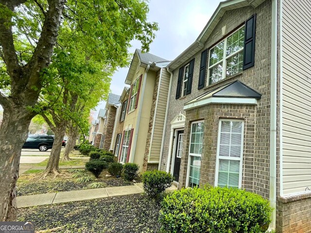 view of front facade with brick siding
