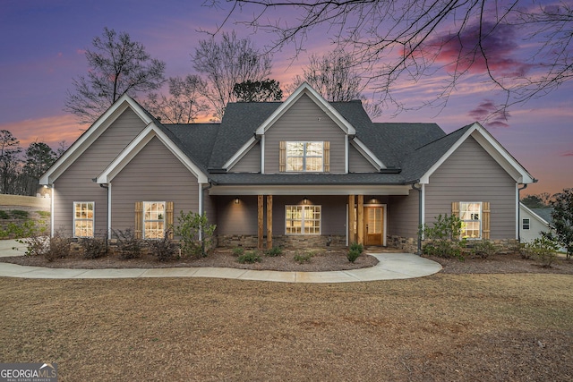 craftsman-style house featuring a porch and a lawn