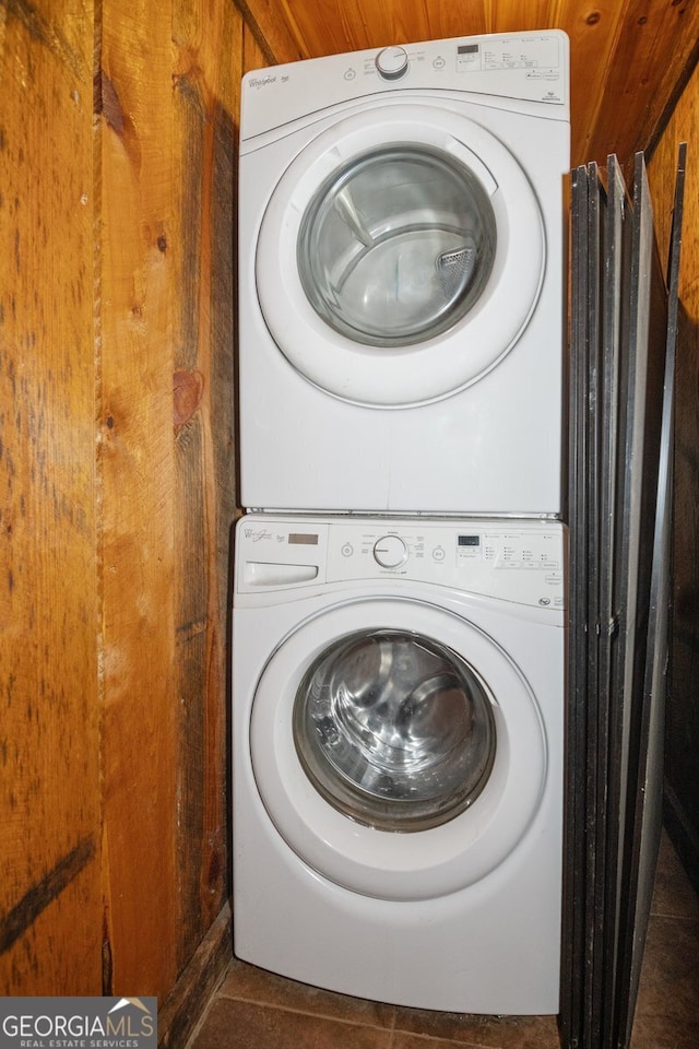 laundry room with stacked washer / drying machine