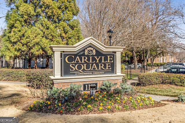 view of community / neighborhood sign