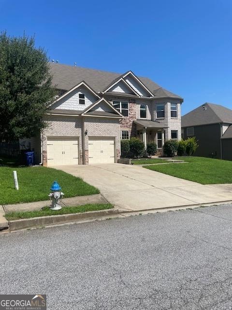 view of front facade featuring a garage and a front lawn