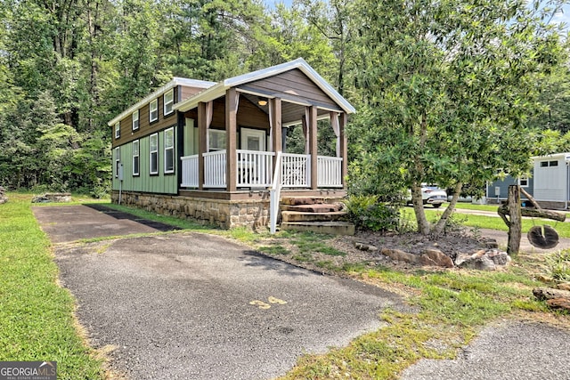 view of front of home featuring covered porch