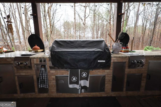 view of patio with an outdoor kitchen and grilling area