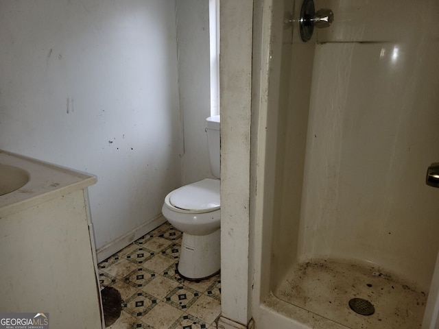 bathroom featuring a shower and toilet