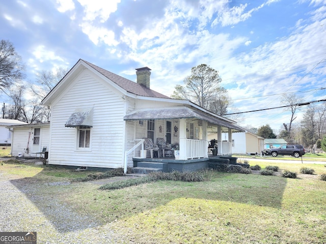 view of front of home with a front lawn and a porch