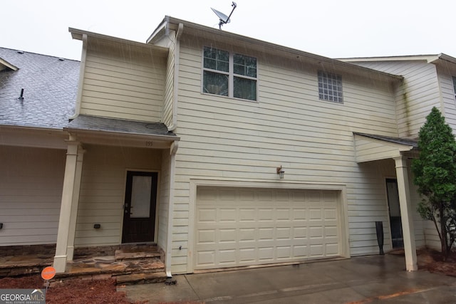 view of front facade featuring a garage