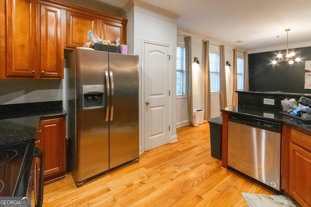 kitchen with crown molding, an inviting chandelier, decorative light fixtures, light wood-type flooring, and appliances with stainless steel finishes