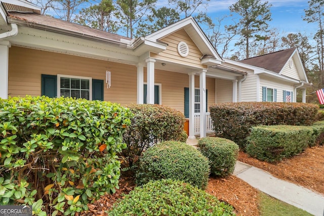 entrance to property featuring covered porch