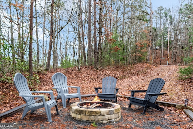 view of yard featuring a fire pit