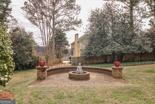 view of yard featuring a patio