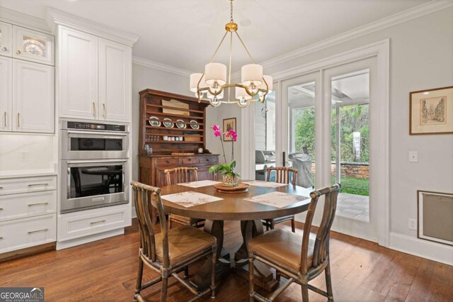 dining space with crown molding, an inviting chandelier, baseboards, and dark wood-style flooring