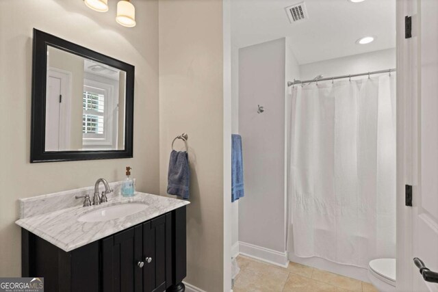 full bath featuring vanity, tile patterned flooring, visible vents, toilet, and baseboards