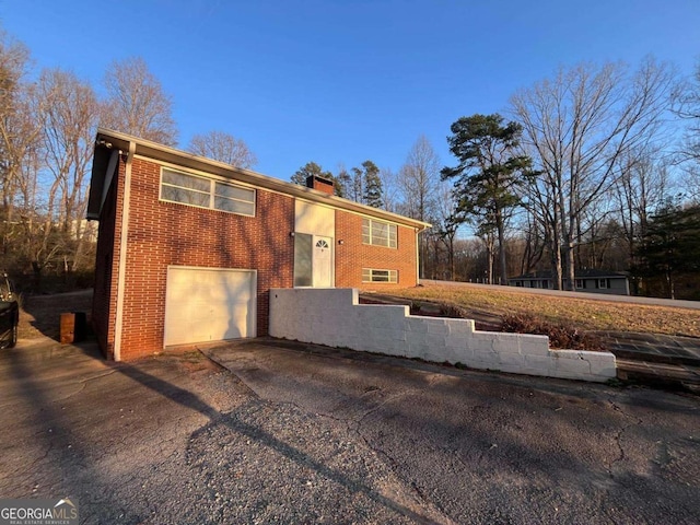 view of front facade featuring a garage