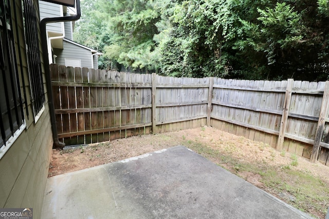 view of yard featuring a patio