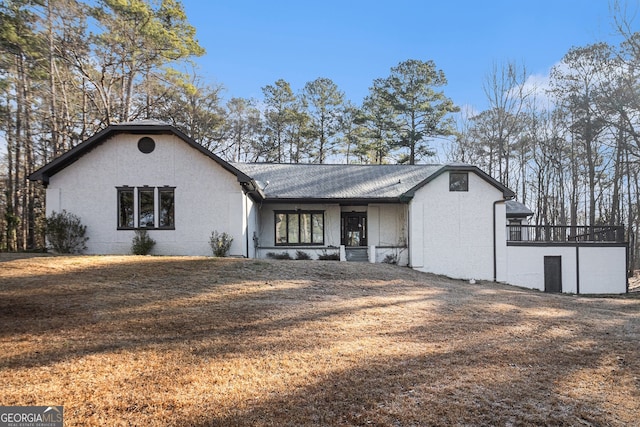 ranch-style home with a front lawn