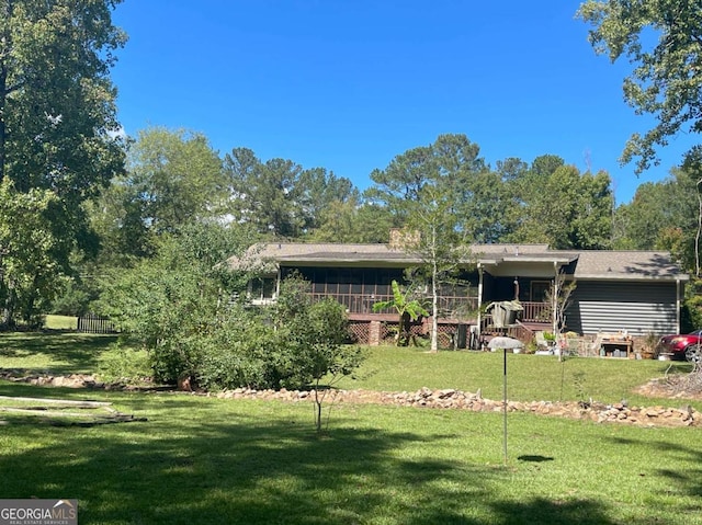 view of front of property with a front lawn