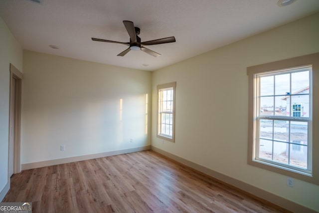 empty room featuring light hardwood / wood-style floors and ceiling fan