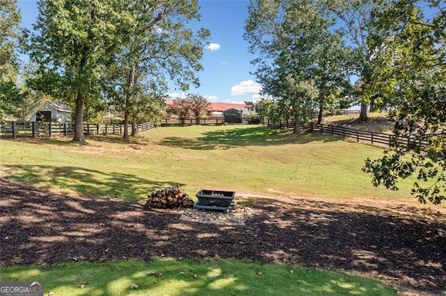 view of yard featuring a rural view