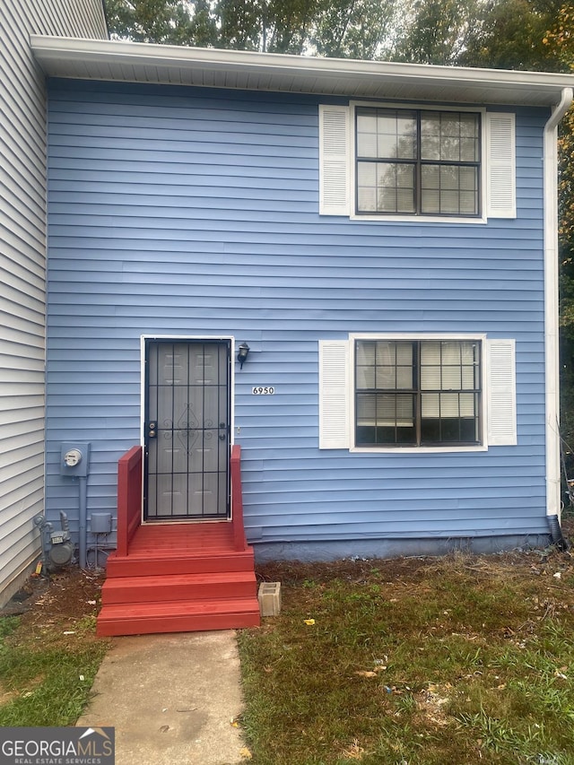 view of front facade with entry steps