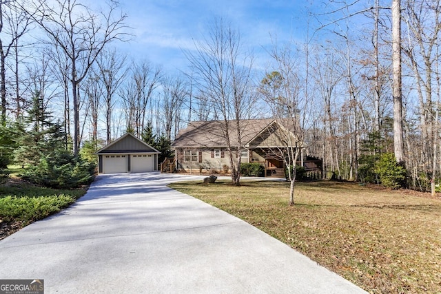 view of front facade featuring a garage, an outdoor structure, and a front yard