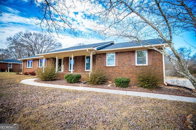 single story home featuring a porch