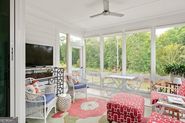 sunroom featuring ceiling fan