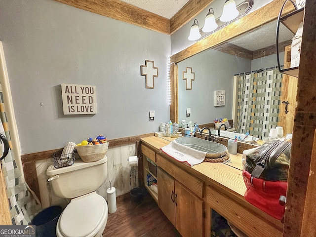 full bath featuring a shower with shower curtain, toilet, a textured ceiling, vanity, and wood finished floors