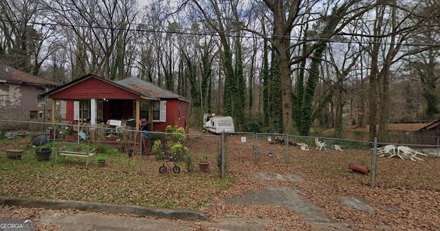 view of front of property with a fenced front yard