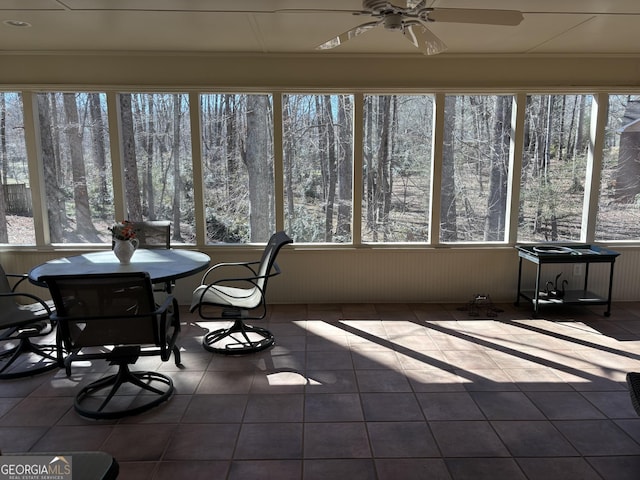 sunroom / solarium with ceiling fan