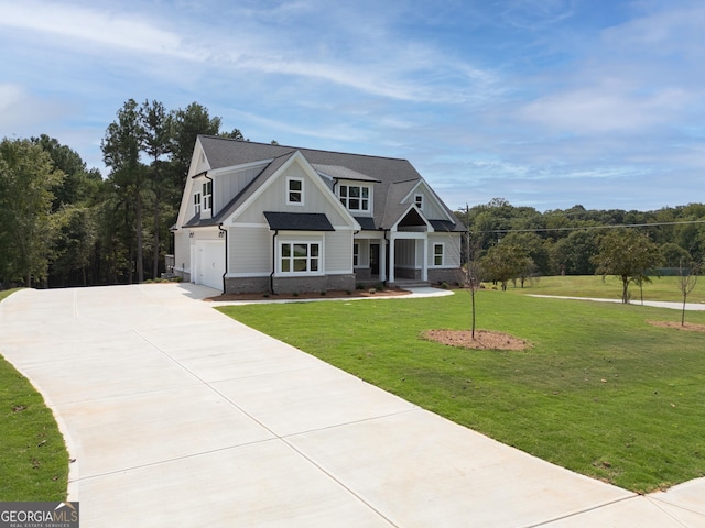 view of front of home featuring a front yard and a garage