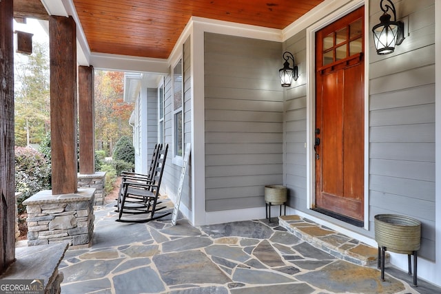 entrance to property featuring covered porch