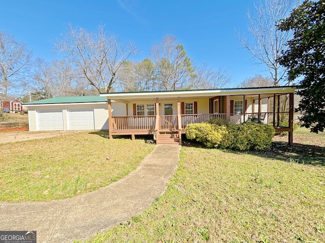 view of front facade featuring a front yard, a garage, and a porch