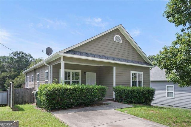 view of front of home with a front lawn