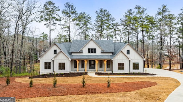 modern farmhouse style home featuring covered porch