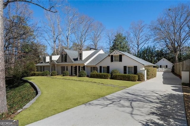 new england style home with a front yard