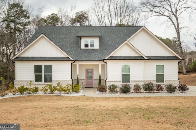 view of front of house with a front yard