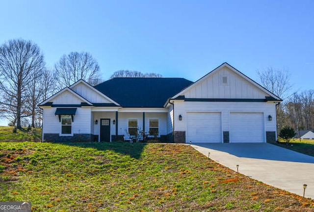 view of front facade featuring a front lawn and a garage