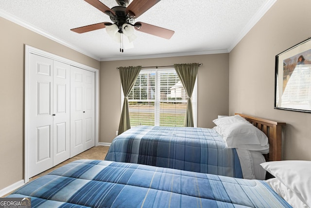 bedroom featuring ceiling fan, a closet, crown molding, and a textured ceiling