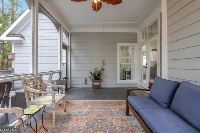 sunroom with ceiling fan