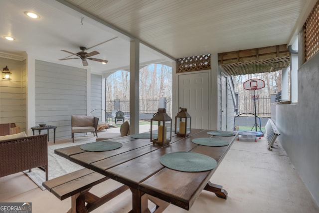 sunroom with ceiling fan