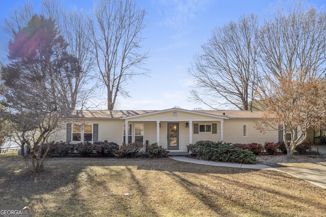 ranch-style house featuring a front lawn and a porch