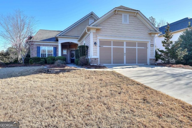 view of front of house with a front lawn