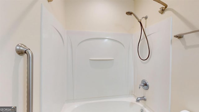 bathroom with bathtub / shower combination