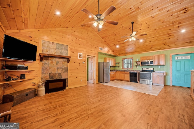 kitchen featuring open floor plan, light wood-style flooring, appliances with stainless steel finishes, and ceiling fan