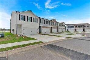 view of front of home with a garage and driveway