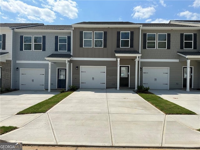 view of front facade featuring a garage