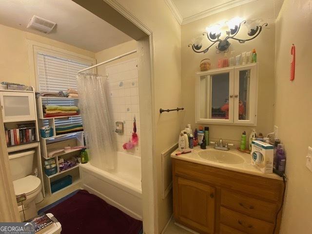 full bathroom featuring shower / tub combo with curtain, toilet, vanity, and ornamental molding