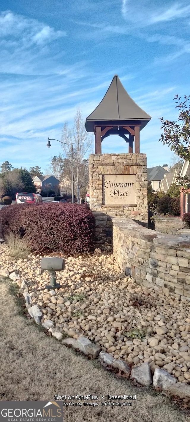 view of community / neighborhood sign