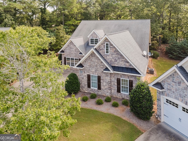 view of front facade featuring a garage and a front yard