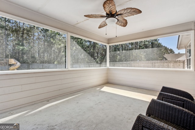 sunroom featuring ceiling fan